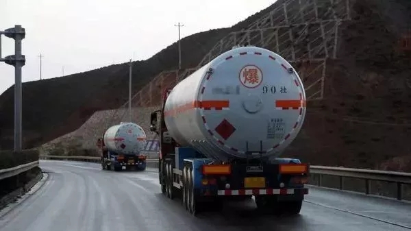 運費翻倍暴漲！四大運輸新規正式實施，貨車上高速成“奢侈品”？